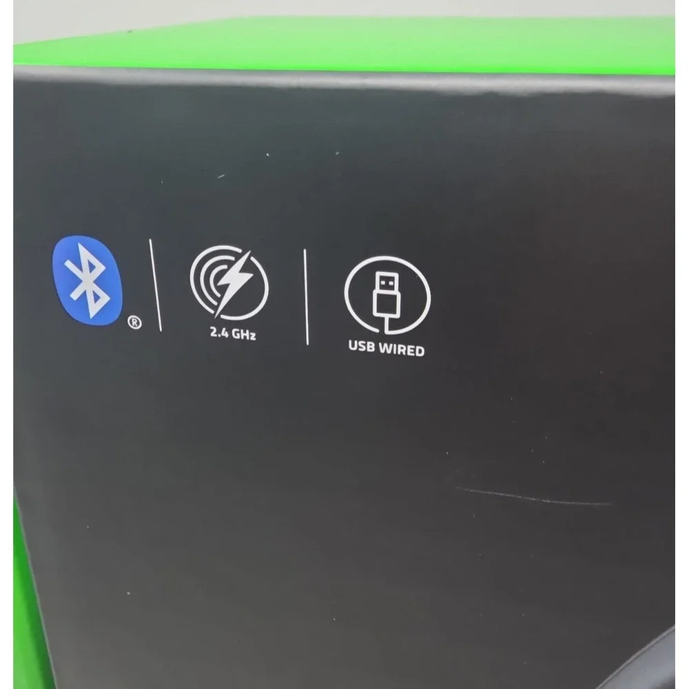 Razer BlackShark V2 HyperSpeed Wireless Gaming Headset THX Spatial Audio Sealed